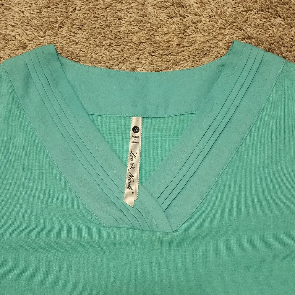 Leo & Nicole Turquoise V-Neck Tunic - Picture 3 of 8